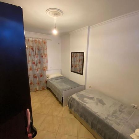 Chlo Apartment 3 Tirana Buitenkant foto