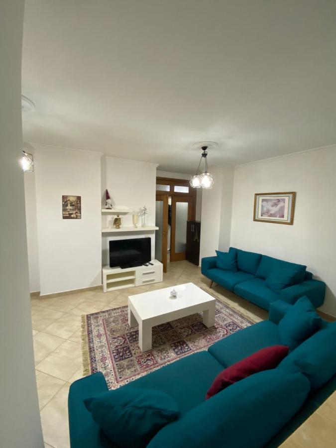 Chlo Apartment 3 Tirana Buitenkant foto